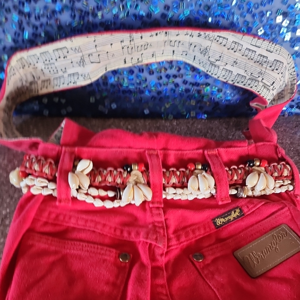 Wrangler, Red Shell and Music Design Shoulder Bag . - Picture 6 of 15